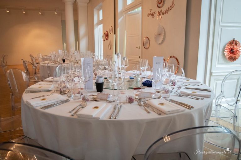 Hochzeitsfotograf Wiener Neustadt, Baden bei Wien & Umgebung Ich bin Ihr Hochzeitsfotograf in Wiener Neustadt, Baden bei Wien und der Umgebung. Mit viel Erfahrung und Liebe zum Detail halte ich die schönsten Momente Ihrer Hochzeit in authentischen, emotionalen Fotos fest. Zusätzlich können Sie im Raum Wiener Neustadt, Baden bei Wien und Umgebung eine Fotobox für Ihre Feier mieten – für noch mehr Spaß und unvergessliche Erinnerungen. Vertrauen Sie auf meine Expertise, um Ihre Hochzeitsbilder perfekt in Szene zu setzen.