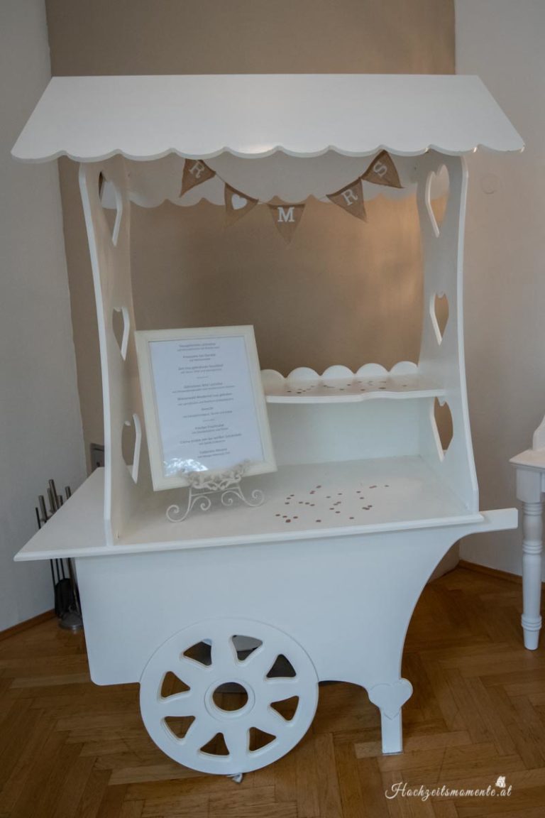 Hochzeitsfotograf Wiener Neustadt, Baden bei Wien & Umgebung Ich bin Ihr Hochzeitsfotograf in Wiener Neustadt, Baden bei Wien und der Umgebung. Mit viel Erfahrung und Liebe zum Detail halte ich die schönsten Momente Ihrer Hochzeit in authentischen, emotionalen Fotos fest. Zusätzlich können Sie im Raum Wiener Neustadt, Baden bei Wien und Umgebung eine Fotobox für Ihre Feier mieten – für noch mehr Spaß und unvergessliche Erinnerungen. Vertrauen Sie auf meine Expertise, um Ihre Hochzeitsbilder perfekt in Szene zu setzen.