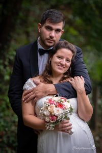 Hochzeitsfotografin in der Nähe von Baden und Wiener Neustadt Suchen Sie eine Hochzeitsfotografin in der Nähe von Baden oder Wiener Neustadt? Ich biete authentische und lebendige Fotos, die ungestellte Momente einfangen und Erinnerungen für die Ewigkeit schaffen. Mein Ziel ist es, einmalige und einzigartige Erinnerungen zu schaffen, die die Emotionen und die Schönheit Ihres besonderen Tages widerspiegeln. Mit einem Fokus auf ungestellte Aufnahmen halte ich die besonderen Augenblicke fest, die oft im Trubel des Tages übersehen werden. Jedes Lächeln, jede Träne der Freude und jede Umarmung wird in lebendigen Bildern festgehalten, die Sie ein Leben lang begleiten werden. Lassen Sie uns gemeinsam Ihre Geschichte erzählen und die besonderen Momente Ihrer Hochzeit für die Ewigkeit festhalten. Kontaktieren Sie mich, um mehr über meine Dienstleistungen als Hochzeitsfotografin in der Nähe von Baden und Wiener Neustadt zu erfahren! Hochzeitsfotografin in ganz Österreich – Authentische Hochzeitsfotos für euren besonderen Tag Als erfahrene Hochzeitsfotografin bin ich in ganz Österreich für euch im Einsatz. Ich habe bereits zahlreiche Hochzeiten in der Steiermark, im Burgenland und in vielen anderen Bundesländern begleitet. Egal, wo eure Traumhochzeit stattfindet – ich komme gerne zu euch und halte die besonderen Momente eures großen Tages fest. Meine Leidenschaft liegt darin, authentische Hochzeitsfotos zu erstellen, die die Emotionen und die einzigartigen Augenblicke eurer Feier einfangen. Jedes Lächeln, jede Träne der Freude und jede liebevolle Geste werden in lebendigen Bildern festgehalten, die euch ein Leben lang begleiten. Vertraut auf meine Erfahrung und Kreativität, um eure Hochzeit unvergesslich zu machen. Kontaktiert mich, um mehr über meine Dienstleistungen als Hochzeitsfotografin in ganz Österreich zu erfahren! Willkommen bei Ihrem Hochzeitsfotografen in der Nähe von Wiener Neustadt und Baden! Wir bieten Ihnen authentische, ungestellte und emotionale Fotos, die die besonderen Momente Ihres großen Tages festhalten. Unsere Leidenschaft für die Hochzeitsfotografie ermöglicht es uns, die einzigartigen Emotionen und die Liebe zwischen Ihnen und Ihren Gästen einzufangen. Vertrauen Sie auf unsere Erfahrung und Kreativität, um Ihre Erinnerungen in wunderschönen Bildern lebendig werden zu lassen. Kontaktieren Sie uns noch heute für ein unverbindliches Beratungsgespräch!
