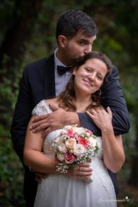Willkommen bei Ihrem Hochzeitsfotografen in der Nähe von Wiener Neustadt und Baden! Wir bieten Ihnen authentische, ungestellte und emotionale Fotos, die die besonderen Momente Ihres großen Tages festhalten. Unsere Leidenschaft für die Hochzeitsfotografie ermöglicht es uns, die einzigartigen Emotionen und die Liebe zwischen Ihnen und Ihren Gästen einzufangen. Vertrauen Sie auf unsere Erfahrung und Kreativität, um Ihre Erinnerungen in wunderschönen Bildern lebendig werden zu lassen. Kontaktieren Sie uns noch heute für ein unverbindliches Beratungsgespräch!