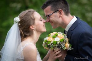 Hochzeitsfotograf Wien, Baden bei Wien & Mödling Als erfahrener Hochzeitsfotograf in Wien, Baden bei Wien, Mödling und Umgebung fange ich die schönsten Momente Ihrer Hochzeit mit authentischen, emotionalen Bildern ein. Mit viel Liebe zum Detail halte ich Ihre unvergesslichen Erinnerungen fest. Zusätzlich biete ich die Möglichkeit, eine Fotobox im Raum Wien günstig zu mieten – für noch mehr Spaß und unvergessliche Erinnerungen an Ihrem großen Tag.