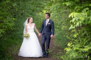 Hochzeitsfotograf Wien, Baden bei Wien & Mödling Als erfahrener Hochzeitsfotograf in Wien, Baden bei Wien, Mödling und Umgebung fange ich die schönsten Momente Ihrer Hochzeit mit authentischen, emotionalen Bildern ein. Mit viel Liebe zum Detail halte ich Ihre unvergesslichen Erinnerungen fest. Zusätzlich biete ich die Möglichkeit, eine Fotobox im Raum Wien günstig zu mieten – für noch mehr Spaß und unvergessliche Erinnerungen an Ihrem großen Tag.