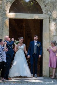 Hochzeitsfotograf im Burgenland, Neufeld & Umgebung Als erfahrener Hochzeitsfotograf in Burgenland, Neufeld, Baden bei Wien sowie im Bezirk Neunkirchen und Wiener Neustadt halte ich die schönsten Momente Ihrer Hochzeit authentisch und mit viel Liebe zum Detail fest. Besonders gerne begleite ich Hochzeiten am Neufeldersee und fange die romantische Atmosphäre dieses einzigartigen Ortes in einzigartigen Bildern ein. Vertrauen Sie auf meine Erfahrung, um Ihre unvergesslichen Erinnerungen in zeitlosen Fotos zu verewigen.