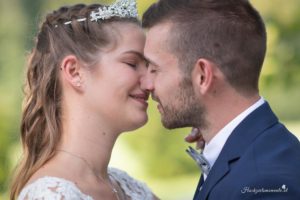 Hochzeitsfotograf im Burgenland, Neufeld & Umgebung Als erfahrener Hochzeitsfotograf in Burgenland, Neufeld, Baden bei Wien sowie im Bezirk Neunkirchen und Wiener Neustadt halte ich die schönsten Momente Ihrer Hochzeit authentisch und mit viel Liebe zum Detail fest. Besonders gerne begleite ich Hochzeiten am Neufeldersee und fange die romantische Atmosphäre dieses einzigartigen Ortes in einzigartigen Bildern ein. Vertrauen Sie auf meine Erfahrung, um Ihre unvergesslichen Erinnerungen in zeitlosen Fotos zu verewigen.