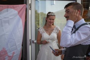 Hochzeitsfotograf im Burgenland, Neufeld & Umgebung Als erfahrener Hochzeitsfotograf in Burgenland, Neufeld, Baden bei Wien sowie im Bezirk Neunkirchen und Wiener Neustadt halte ich die schönsten Momente Ihrer Hochzeit authentisch und mit viel Liebe zum Detail fest. Besonders gerne begleite ich Hochzeiten am Neufeldersee und fange die romantische Atmosphäre dieses einzigartigen Ortes in einzigartigen Bildern ein. Vertrauen Sie auf meine Erfahrung, um Ihre unvergesslichen Erinnerungen in zeitlosen Fotos zu verewigen.