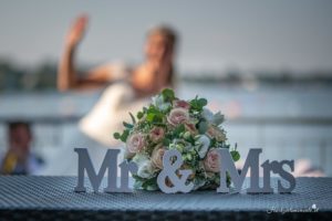 Hochzeitsfotograf im Burgenland, Neufeld & Umgebung Als erfahrener Hochzeitsfotograf in Burgenland, Neufeld, Baden bei Wien sowie im Bezirk Neunkirchen und Wiener Neustadt halte ich die schönsten Momente Ihrer Hochzeit authentisch und mit viel Liebe zum Detail fest. Besonders gerne begleite ich Hochzeiten am Neufeldersee und fange die romantische Atmosphäre dieses einzigartigen Ortes in einzigartigen Bildern ein. Vertrauen Sie auf meine Erfahrung, um Ihre unvergesslichen Erinnerungen in zeitlosen Fotos zu verewigen.