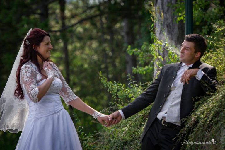 Hochzeitsfotograf Wiener Neustadt, Baden bei Wien & Umgebung Ich bin Ihr Hochzeitsfotograf in Wiener Neustadt, Baden bei Wien und der Umgebung. Mit viel Erfahrung und Liebe zum Detail halte ich die schönsten Momente Ihrer Hochzeit in authentischen, emotionalen Fotos fest. Zusätzlich können Sie im Raum Wiener Neustadt, Baden bei Wien und Umgebung eine Fotobox für Ihre Feier mieten – für noch mehr Spaß und unvergessliche Erinnerungen. Vertrauen Sie auf meine Expertise, um Ihre Hochzeitsbilder perfekt in Szene zu setzen.
