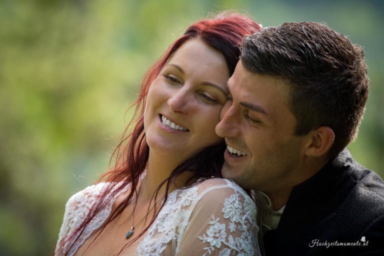 Hochzeitsfotograf Wiener Neustadt, Baden bei Wien & Umgebung Ich bin Ihr Hochzeitsfotograf in Wiener Neustadt, Baden bei Wien und der Umgebung. Mit viel Erfahrung und Liebe zum Detail halte ich die schönsten Momente Ihrer Hochzeit in authentischen, emotionalen Fotos fest. Zusätzlich können Sie im Raum Wiener Neustadt, Baden bei Wien und Umgebung eine Fotobox für Ihre Feier mieten – für noch mehr Spaß und unvergessliche Erinnerungen. Vertrauen Sie auf meine Expertise, um Ihre Hochzeitsbilder perfekt in Szene zu setzen.