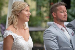 Hochzeitsfotograf Wiener Neustadt, Baden bei Wien & Umgebung Ich bin Ihr Hochzeitsfotograf in Wiener Neustadt, Baden bei Wien und der Umgebung. Mit viel Erfahrung und Liebe zum Detail halte ich die schönsten Momente Ihrer Hochzeit in authentischen, emotionalen Fotos fest. Zusätzlich können Sie im Raum Wiener Neustadt, Baden bei Wien und Umgebung eine Fotobox für Ihre Feier mieten – für noch mehr Spaß und unvergessliche Erinnerungen. Vertrauen Sie auf meine Expertise, um Ihre Hochzeitsbilder perfekt in Szene zu setzen.