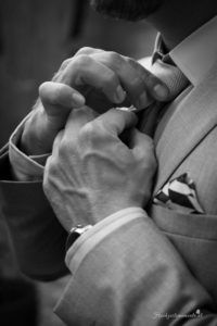 Hochzeitsfotograf Wiener Neustadt, Baden bei Wien & Umgebung Ich bin Ihr Hochzeitsfotograf in Wiener Neustadt, Baden bei Wien und der Umgebung. Mit viel Erfahrung und Liebe zum Detail halte ich die schönsten Momente Ihrer Hochzeit in authentischen, emotionalen Fotos fest. Zusätzlich können Sie im Raum Wiener Neustadt, Baden bei Wien und Umgebung eine Fotobox für Ihre Feier mieten – für noch mehr Spaß und unvergessliche Erinnerungen. Vertrauen Sie auf meine Expertise, um Ihre Hochzeitsbilder perfekt in Szene zu setzen.