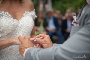 Hochzeitsfotograf Wiener Neustadt, Baden bei Wien & Umgebung Ich bin Ihr Hochzeitsfotograf in Wiener Neustadt, Baden bei Wien und der Umgebung. Mit viel Erfahrung und Liebe zum Detail halte ich die schönsten Momente Ihrer Hochzeit in authentischen, emotionalen Fotos fest. Zusätzlich können Sie im Raum Wiener Neustadt, Baden bei Wien und Umgebung eine Fotobox für Ihre Feier mieten – für noch mehr Spaß und unvergessliche Erinnerungen. Vertrauen Sie auf meine Expertise, um Ihre Hochzeitsbilder perfekt in Szene zu setzen.