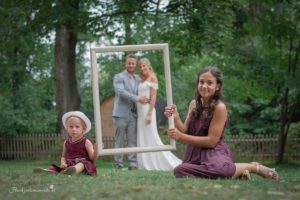 Hochzeitsfotograf Wiener Neustadt, Baden bei Wien & Umgebung Ich bin Ihr Hochzeitsfotograf in Wiener Neustadt, Baden bei Wien und der Umgebung. Mit viel Erfahrung und Liebe zum Detail halte ich die schönsten Momente Ihrer Hochzeit in authentischen, emotionalen Fotos fest. Zusätzlich können Sie im Raum Wiener Neustadt, Baden bei Wien und Umgebung eine Fotobox für Ihre Feier mieten – für noch mehr Spaß und unvergessliche Erinnerungen. Vertrauen Sie auf meine Expertise, um Ihre Hochzeitsbilder perfekt in Szene zu setzen.