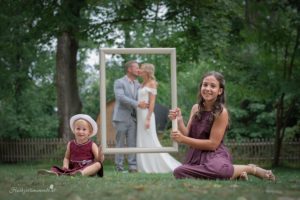 Hochzeitsfotograf Wiener Neustadt, Baden bei Wien & Umgebung Ich bin Ihr Hochzeitsfotograf in Wiener Neustadt, Baden bei Wien und der Umgebung. Mit viel Erfahrung und Liebe zum Detail halte ich die schönsten Momente Ihrer Hochzeit in authentischen, emotionalen Fotos fest. Zusätzlich können Sie im Raum Wiener Neustadt, Baden bei Wien und Umgebung eine Fotobox für Ihre Feier mieten – für noch mehr Spaß und unvergessliche Erinnerungen. Vertrauen Sie auf meine Expertise, um Ihre Hochzeitsbilder perfekt in Szene zu setzen.