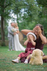 Hochzeitsfotograf Wiener Neustadt, Baden bei Wien & Umgebung Ich bin Ihr Hochzeitsfotograf in Wiener Neustadt, Baden bei Wien und der Umgebung. Mit viel Erfahrung und Liebe zum Detail halte ich die schönsten Momente Ihrer Hochzeit in authentischen, emotionalen Fotos fest. Zusätzlich können Sie im Raum Wiener Neustadt, Baden bei Wien und Umgebung eine Fotobox für Ihre Feier mieten – für noch mehr Spaß und unvergessliche Erinnerungen. Vertrauen Sie auf meine Expertise, um Ihre Hochzeitsbilder perfekt in Szene zu setzen.