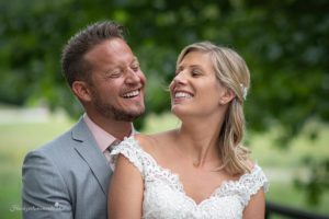 Hochzeitsfotograf Wiener Neustadt, Baden bei Wien & Umgebung Ich bin Ihr Hochzeitsfotograf in Wiener Neustadt, Baden bei Wien und der Umgebung. Mit viel Erfahrung und Liebe zum Detail halte ich die schönsten Momente Ihrer Hochzeit in authentischen, emotionalen Fotos fest. Zusätzlich können Sie im Raum Wiener Neustadt, Baden bei Wien und Umgebung eine Fotobox für Ihre Feier mieten – für noch mehr Spaß und unvergessliche Erinnerungen. Vertrauen Sie auf meine Expertise, um Ihre Hochzeitsbilder perfekt in Szene zu setzen.
