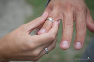 Hochzeitsfotograf Wiener Neustadt, Baden bei Wien & Umgebung Ich bin Ihr Hochzeitsfotograf in Wiener Neustadt, Baden bei Wien und der Umgebung. Mit viel Erfahrung und Liebe zum Detail halte ich die schönsten Momente Ihrer Hochzeit in authentischen, emotionalen Fotos fest. Zusätzlich können Sie im Raum Wiener Neustadt, Baden bei Wien und Umgebung eine Fotobox für Ihre Feier mieten – für noch mehr Spaß und unvergessliche Erinnerungen. Vertrauen Sie auf meine Expertise, um Ihre Hochzeitsbilder perfekt in Szene zu setzen.