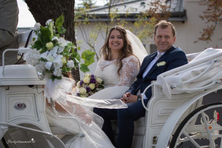 Hochzeitsfotograf Wiener Neustadt, Baden bei Wien & Bad Vöslau Als erfahrener Hochzeitsfotograf in Wiener Neustadt, Baden bei Wien und der Umgebung von Bad Vöslau fange ich die schönsten Momente Ihrer Hochzeit in authentischen und emotionalen Bildern ein. Mit viel Liebe zum Detail halte ich Ihre besonderen Erinnerungen fest. Zusätzlich können Sie im Raum Baden bei Wien und Wiener Neustadt eine Fotobox mieten – für noch mehr Spaß und unvergessliche Augenblicke an Ihrem großen Tag. Vertrauen Sie auf meine Expertise, um Ihre Hochzeit perfekt zu dokumentieren.