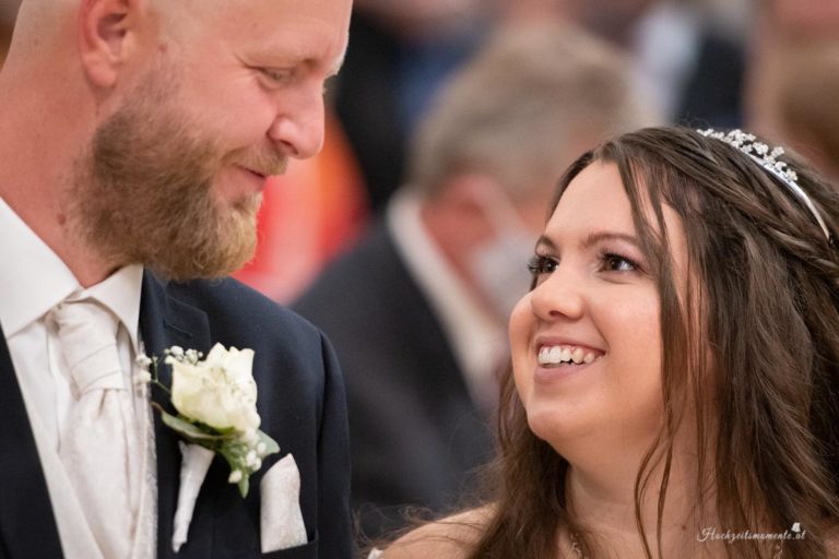 Hochzeitsfotograf Wiener Neustadt, Baden bei Wien & Bad Vöslau Als erfahrener Hochzeitsfotograf in Wiener Neustadt, Baden bei Wien und der Umgebung von Bad Vöslau fange ich die schönsten Momente Ihrer Hochzeit in authentischen und emotionalen Bildern ein. Mit viel Liebe zum Detail halte ich Ihre besonderen Erinnerungen fest. Zusätzlich können Sie im Raum Baden bei Wien und Wiener Neustadt eine Fotobox mieten – für noch mehr Spaß und unvergessliche Augenblicke an Ihrem großen Tag. Vertrauen Sie auf meine Expertise, um Ihre Hochzeit perfekt zu dokumentieren.
