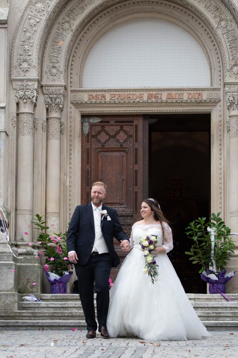Hochzeitsfotograf Wiener Neustadt, Baden bei Wien & Bad Vöslau Als erfahrener Hochzeitsfotograf in Wiener Neustadt, Baden bei Wien und der Umgebung von Bad Vöslau fange ich die schönsten Momente Ihrer Hochzeit in authentischen und emotionalen Bildern ein. Mit viel Liebe zum Detail halte ich Ihre besonderen Erinnerungen fest. Zusätzlich können Sie im Raum Baden bei Wien und Wiener Neustadt eine Fotobox mieten – für noch mehr Spaß und unvergessliche Augenblicke an Ihrem großen Tag. Vertrauen Sie auf meine Expertise, um Ihre Hochzeit perfekt zu dokumentieren.