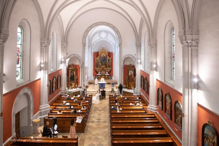 Hochzeitsfotograf Wiener Neustadt, Baden bei Wien & Bad Vöslau Als erfahrener Hochzeitsfotograf in Wiener Neustadt, Baden bei Wien und der Umgebung von Bad Vöslau fange ich die schönsten Momente Ihrer Hochzeit in authentischen und emotionalen Bildern ein. Mit viel Liebe zum Detail halte ich Ihre besonderen Erinnerungen fest. Zusätzlich können Sie im Raum Baden bei Wien und Wiener Neustadt eine Fotobox mieten – für noch mehr Spaß und unvergessliche Augenblicke an Ihrem großen Tag. Vertrauen Sie auf meine Expertise, um Ihre Hochzeit perfekt zu dokumentieren.