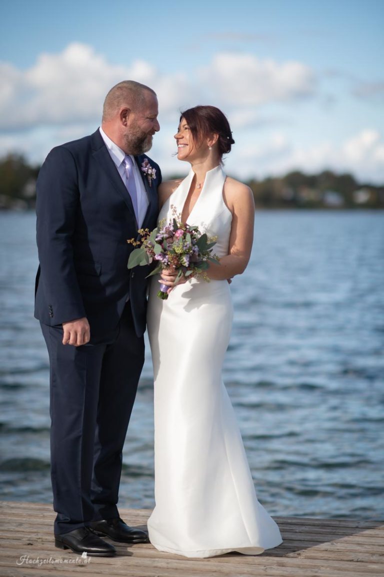 Hochzeitsfotograf im Burgenland, Neufeld & Umgebung Als erfahrener Hochzeitsfotograf in Burgenland, Neufeld, Baden bei Wien sowie im Bezirk Neunkirchen und Wiener Neustadt halte ich die schönsten Momente Ihrer Hochzeit authentisch und mit viel Liebe zum Detail fest. Besonders gerne begleite ich Hochzeiten am Neufeldersee und fange die romantische Atmosphäre dieses einzigartigen Ortes in einzigartigen Bildern ein. Vertrauen Sie auf meine Erfahrung, um Ihre unvergesslichen Erinnerungen in zeitlosen Fotos zu verewigen.