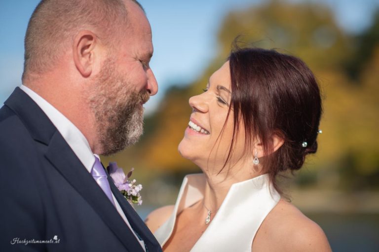 Hochzeitsfotograf im Burgenland, Neufeld & Umgebung Als erfahrener Hochzeitsfotograf in Burgenland, Neufeld, Baden bei Wien sowie im Bezirk Neunkirchen und Wiener Neustadt halte ich die schönsten Momente Ihrer Hochzeit authentisch und mit viel Liebe zum Detail fest. Besonders gerne begleite ich Hochzeiten am Neufeldersee und fange die romantische Atmosphäre dieses einzigartigen Ortes in einzigartigen Bildern ein. Vertrauen Sie auf meine Erfahrung, um Ihre unvergesslichen Erinnerungen in zeitlosen Fotos zu verewigen.