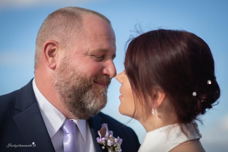 Hochzeitsfotograf im Burgenland, Neufeld & Umgebung Als erfahrener Hochzeitsfotograf in Burgenland, Neufeld, Baden bei Wien sowie im Bezirk Neunkirchen und Wiener Neustadt halte ich die schönsten Momente Ihrer Hochzeit authentisch und mit viel Liebe zum Detail fest. Besonders gerne begleite ich Hochzeiten am Neufeldersee und fange die romantische Atmosphäre dieses einzigartigen Ortes in einzigartigen Bildern ein. Vertrauen Sie auf meine Erfahrung, um Ihre unvergesslichen Erinnerungen in zeitlosen Fotos zu verewigen.