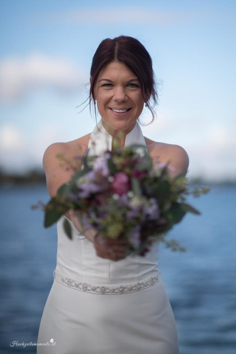Hochzeitsfotograf im Burgenland, Neufeld & Umgebung Als erfahrener Hochzeitsfotograf in Burgenland, Neufeld, Baden bei Wien sowie im Bezirk Neunkirchen und Wiener Neustadt halte ich die schönsten Momente Ihrer Hochzeit authentisch und mit viel Liebe zum Detail fest. Besonders gerne begleite ich Hochzeiten am Neufeldersee und fange die romantische Atmosphäre dieses einzigartigen Ortes in einzigartigen Bildern ein. Vertrauen Sie auf meine Erfahrung, um Ihre unvergesslichen Erinnerungen in zeitlosen Fotos zu verewigen.