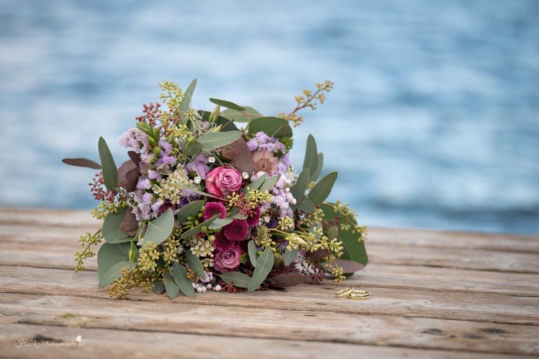 Hochzeitsfotograf im Burgenland, Neufeld & Umgebung Als erfahrener Hochzeitsfotograf in Burgenland, Neufeld, Baden bei Wien sowie im Bezirk Neunkirchen und Wiener Neustadt halte ich die schönsten Momente Ihrer Hochzeit authentisch und mit viel Liebe zum Detail fest. Besonders gerne begleite ich Hochzeiten am Neufeldersee und fange die romantische Atmosphäre dieses einzigartigen Ortes in einzigartigen Bildern ein. Vertrauen Sie auf meine Erfahrung, um Ihre unvergesslichen Erinnerungen in zeitlosen Fotos zu verewigen.