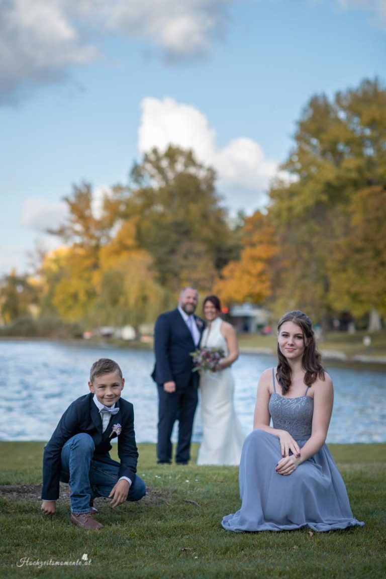 Hochzeitsfotograf im Burgenland, Neufeld & Umgebung Als erfahrener Hochzeitsfotograf in Burgenland, Neufeld, Baden bei Wien sowie im Bezirk Neunkirchen und Wiener Neustadt halte ich die schönsten Momente Ihrer Hochzeit authentisch und mit viel Liebe zum Detail fest. Besonders gerne begleite ich Hochzeiten am Neufeldersee und fange die romantische Atmosphäre dieses einzigartigen Ortes in einzigartigen Bildern ein. Vertrauen Sie auf meine Erfahrung, um Ihre unvergesslichen Erinnerungen in zeitlosen Fotos zu verewigen.