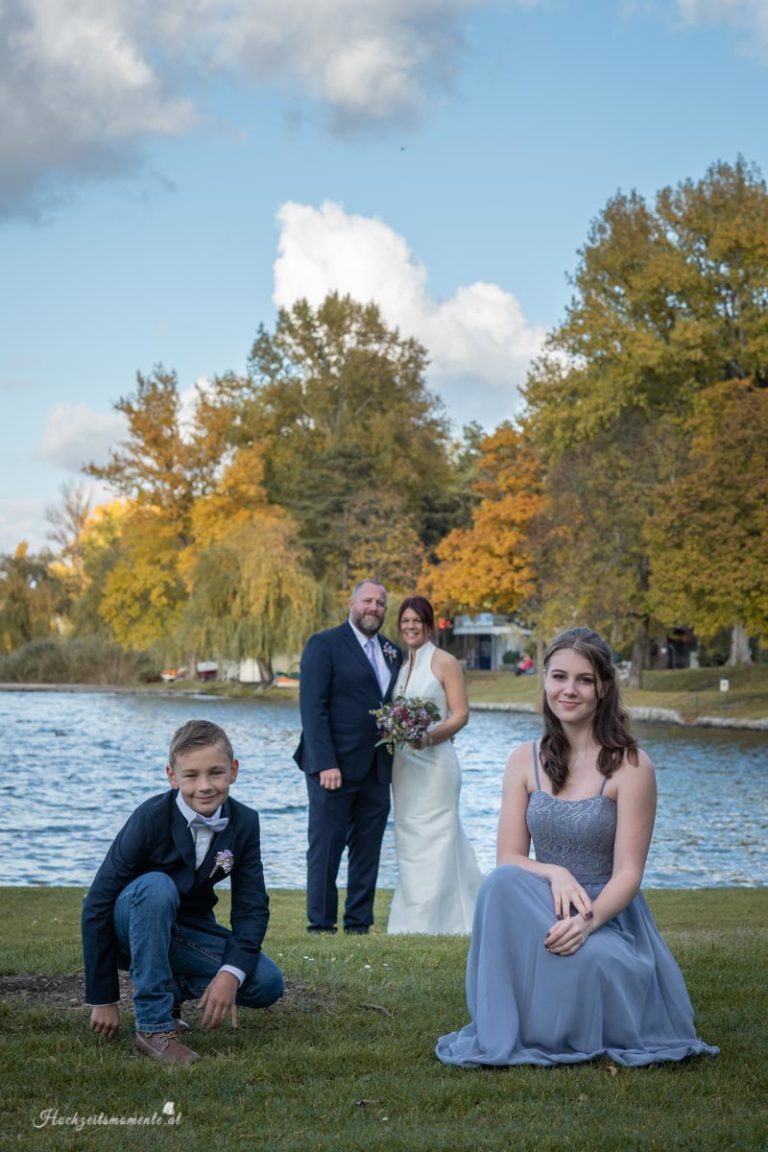 Hochzeitsfotograf im Burgenland, Neufeld & Umgebung Als erfahrener Hochzeitsfotograf in Burgenland, Neufeld, Baden bei Wien sowie im Bezirk Neunkirchen und Wiener Neustadt halte ich die schönsten Momente Ihrer Hochzeit authentisch und mit viel Liebe zum Detail fest. Besonders gerne begleite ich Hochzeiten am Neufeldersee und fange die romantische Atmosphäre dieses einzigartigen Ortes in einzigartigen Bildern ein. Vertrauen Sie auf meine Erfahrung, um Ihre unvergesslichen Erinnerungen in zeitlosen Fotos zu verewigen.