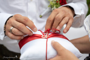 Hochzeitsfotograf Mödling, Baden bei Wien & Umgebung Als erfahrener Hochzeitsfotograf in Mödling, Baden bei Wien und Umgebung fange ich die schönsten Momente Ihres großen Tages in authentischen, emotionalen Bildern ein. Mit viel Liebe zum Detail und einem sicheren Auge für besondere Augenblicke, halte ich die unvergesslichen Erinnerungen an Ihre Hochzeit fest – ganz nach Ihren Wünschen und mit viel Herz. Vertrauen Sie auf meine jahrelange Erfahrung und lassen Sie sich von meinen Hochzeitsfotos verzaubern!