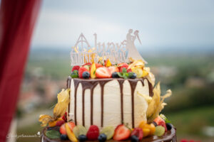 Hochzeitsfotograf Mödling, Baden bei Wien & Umgebung Als erfahrener Hochzeitsfotograf in Mödling, Baden bei Wien und Umgebung fange ich die schönsten Momente Ihres großen Tages in authentischen, emotionalen Bildern ein. Mit viel Liebe zum Detail und einem sicheren Auge für besondere Augenblicke, halte ich die unvergesslichen Erinnerungen an Ihre Hochzeit fest – ganz nach Ihren Wünschen und mit viel Herz. Vertrauen Sie auf meine jahrelange Erfahrung und lassen Sie sich von meinen Hochzeitsfotos verzaubern!