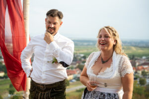 Hochzeitsfotograf Mödling, Baden bei Wien & Umgebung Als erfahrener Hochzeitsfotograf in Mödling, Baden bei Wien und Umgebung fange ich die schönsten Momente Ihres großen Tages in authentischen, emotionalen Bildern ein. Mit viel Liebe zum Detail und einem sicheren Auge für besondere Augenblicke, halte ich die unvergesslichen Erinnerungen an Ihre Hochzeit fest – ganz nach Ihren Wünschen und mit viel Herz. Vertrauen Sie auf meine jahrelange Erfahrung und lassen Sie sich von meinen Hochzeitsfotos verzaubern!