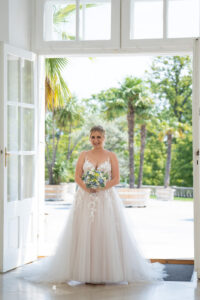 Hochzeitsfotograf im Burgenland, Eisenstadt & Umgebung Ich bin Ihr Hochzeitsfotograf für das Burgenland, Eisenstadt, Baden bei Wien sowie den Bezirk Neunkirchen und Wiener Neustadt. Mit viel Erfahrung und Liebe zum Detail halte ich die schönsten Momente Ihrer Hochzeit in authentischen und emotionalen Fotos fest. Vertrauen Sie auf meine Expertise, um Ihre unvergesslichen Erinnerungen in einzigartigen Bildern zu verewigen – ganz nach Ihren Vorstellungen.
