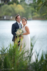 Hochzeitsfotograf Wiener Neustadt, Hochzeitsfotograf Baden bei Wien, Hochzeitsfotograf Wien, Gasthaus Ziegelwerk, Wimpassing an der Leitha Hochzeitsfotograf im Burgenland, Eisenstadt & Umgebung Ich bin Ihr Hochzeitsfotograf für das Burgenland, Eisenstadt, Baden bei Wien sowie den Bezirk Neunkirchen und Wiener Neustadt. Mit viel Erfahrung und Liebe zum Detail halte ich die schönsten Momente Ihrer Hochzeit in authentischen und emotionalen Fotos fest. Vertrauen Sie auf meine Expertise, um Ihre unvergesslichen Erinnerungen in einzigartigen Bildern zu verewigen – ganz nach Ihren Vorstellungen.