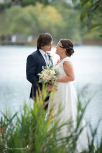 Hochzeitsfotograf Wiener Neustadt, Hochzeitsfotograf Baden bei Wien, Hochzeitsfotograf Wien, Gasthaus Ziegelwerk, Wimpassing an der Leitha Hochzeitsfotograf im Burgenland, Eisenstadt & Umgebung Ich bin Ihr Hochzeitsfotograf für das Burgenland, Eisenstadt, Baden bei Wien sowie den Bezirk Neunkirchen und Wiener Neustadt. Mit viel Erfahrung und Liebe zum Detail halte ich die schönsten Momente Ihrer Hochzeit in authentischen und emotionalen Fotos fest. Vertrauen Sie auf meine Expertise, um Ihre unvergesslichen Erinnerungen in einzigartigen Bildern zu verewigen – ganz nach Ihren Vorstellungen.