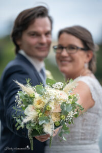 Hochzeitsfotograf Wiener Neustadt, Hochzeitsfotograf Baden bei Wien, Hochzeitsfotograf Wien, Gasthaus Ziegelwerk, Wimpassing an der Leitha Hochzeitsfotograf im Burgenland, Eisenstadt & Umgebung Ich bin Ihr Hochzeitsfotograf für das Burgenland, Eisenstadt, Baden bei Wien sowie den Bezirk Neunkirchen und Wiener Neustadt. Mit viel Erfahrung und Liebe zum Detail halte ich die schönsten Momente Ihrer Hochzeit in authentischen und emotionalen Fotos fest. Vertrauen Sie auf meine Expertise, um Ihre unvergesslichen Erinnerungen in einzigartigen Bildern zu verewigen – ganz nach Ihren Vorstellungen.