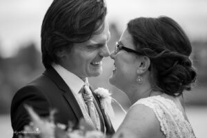 Hochzeitsfotograf Wiener Neustadt, Hochzeitsfotograf Baden bei Wien, Hochzeitsfotograf Wien, Gasthaus Ziegelwerk, Wimpassing an der Leitha Hochzeitsfotograf im Burgenland, Eisenstadt & Umgebung Ich bin Ihr Hochzeitsfotograf für das Burgenland, Eisenstadt, Baden bei Wien sowie den Bezirk Neunkirchen und Wiener Neustadt. Mit viel Erfahrung und Liebe zum Detail halte ich die schönsten Momente Ihrer Hochzeit in authentischen und emotionalen Fotos fest. Vertrauen Sie auf meine Expertise, um Ihre unvergesslichen Erinnerungen in einzigartigen Bildern zu verewigen – ganz nach Ihren Vorstellungen.