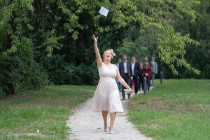 Hochzeitsfotograf Wiener Neustadt, Baden bei Wien & Umgebung Ich bin Ihr Hochzeitsfotograf in Wiener Neustadt, Baden bei Wien und der Umgebung. Mit viel Erfahrung und Liebe zum Detail halte ich die schönsten Momente Ihrer Hochzeit in authentischen, emotionalen Fotos fest. Zusätzlich können Sie im Raum Wiener Neustadt, Baden bei Wien und Umgebung eine Fotobox für Ihre Feier mieten – für noch mehr Spaß und unvergessliche Erinnerungen. Vertrauen Sie auf meine Expertise, um Ihre Hochzeitsbilder perfekt in Szene zu setzen.