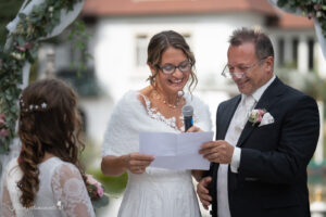 Hochzeitsfotograf Wiener Neustadt, Baden bei Wien & Umgebung Ich bin Ihr Hochzeitsfotograf in Wiener Neustadt, Baden bei Wien und der Umgebung. Mit viel Erfahrung und Liebe zum Detail halte ich die schönsten Momente Ihrer Hochzeit in authentischen, emotionalen Fotos fest. Zusätzlich können Sie im Raum Wiener Neustadt, Baden bei Wien und Umgebung eine Fotobox für Ihre Feier mieten – für noch mehr Spaß und unvergessliche Erinnerungen. Vertrauen Sie auf meine Expertise, um Ihre Hochzeitsbilder perfekt in Szene zu setzen.