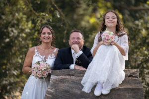 Hochzeitsfotograf Wiener Neustadt, Baden bei Wien & Umgebung Ich bin Ihr Hochzeitsfotograf in Wiener Neustadt, Baden bei Wien und der Umgebung. Mit viel Erfahrung und Liebe zum Detail halte ich die schönsten Momente Ihrer Hochzeit in authentischen, emotionalen Fotos fest. Zusätzlich können Sie im Raum Wiener Neustadt, Baden bei Wien und Umgebung eine Fotobox für Ihre Feier mieten – für noch mehr Spaß und unvergessliche Erinnerungen. Vertrauen Sie auf meine Expertise, um Ihre Hochzeitsbilder perfekt in Szene zu setzen.