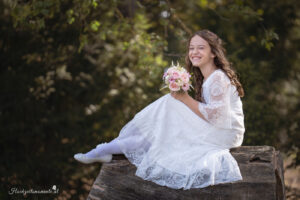 Hochzeitsfotograf Wiener Neustadt, Baden bei Wien & Umgebung Ich bin Ihr Hochzeitsfotograf in Wiener Neustadt, Baden bei Wien und der Umgebung. Mit viel Erfahrung und Liebe zum Detail halte ich die schönsten Momente Ihrer Hochzeit in authentischen, emotionalen Fotos fest. Zusätzlich können Sie im Raum Wiener Neustadt, Baden bei Wien und Umgebung eine Fotobox für Ihre Feier mieten – für noch mehr Spaß und unvergessliche Erinnerungen. Vertrauen Sie auf meine Expertise, um Ihre Hochzeitsbilder perfekt in Szene zu setzen.
