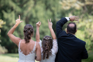 Hochzeitsfotograf Wiener Neustadt, Baden bei Wien & Umgebung Ich bin Ihr Hochzeitsfotograf in Wiener Neustadt, Baden bei Wien und der Umgebung. Mit viel Erfahrung und Liebe zum Detail halte ich die schönsten Momente Ihrer Hochzeit in authentischen, emotionalen Fotos fest. Zusätzlich können Sie im Raum Wiener Neustadt, Baden bei Wien und Umgebung eine Fotobox für Ihre Feier mieten – für noch mehr Spaß und unvergessliche Erinnerungen. Vertrauen Sie auf meine Expertise, um Ihre Hochzeitsbilder perfekt in Szene zu setzen.