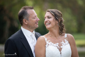 Hochzeitsfotograf Wiener Neustadt, Baden bei Wien & Umgebung Ich bin Ihr Hochzeitsfotograf in Wiener Neustadt, Baden bei Wien und der Umgebung. Mit viel Erfahrung und Liebe zum Detail halte ich die schönsten Momente Ihrer Hochzeit in authentischen, emotionalen Fotos fest. Zusätzlich können Sie im Raum Wiener Neustadt, Baden bei Wien und Umgebung eine Fotobox für Ihre Feier mieten – für noch mehr Spaß und unvergessliche Erinnerungen. Vertrauen Sie auf meine Expertise, um Ihre Hochzeitsbilder perfekt in Szene zu setzen.