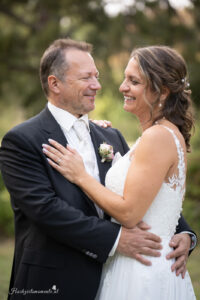Hochzeitsfotograf Wiener Neustadt, Baden bei Wien & Umgebung Ich bin Ihr Hochzeitsfotograf in Wiener Neustadt, Baden bei Wien und der Umgebung. Mit viel Erfahrung und Liebe zum Detail halte ich die schönsten Momente Ihrer Hochzeit in authentischen, emotionalen Fotos fest. Zusätzlich können Sie im Raum Wiener Neustadt, Baden bei Wien und Umgebung eine Fotobox für Ihre Feier mieten – für noch mehr Spaß und unvergessliche Erinnerungen. Vertrauen Sie auf meine Expertise, um Ihre Hochzeitsbilder perfekt in Szene zu setzen.
