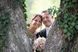 Hochzeitsfotograf Wiener Neustadt, Baden bei Wien & Umgebung Ich bin Ihr Hochzeitsfotograf in Wiener Neustadt, Baden bei Wien und der Umgebung. Mit viel Erfahrung und Liebe zum Detail halte ich die schönsten Momente Ihrer Hochzeit in authentischen, emotionalen Fotos fest. Zusätzlich können Sie im Raum Wiener Neustadt, Baden bei Wien und Umgebung eine Fotobox für Ihre Feier mieten – für noch mehr Spaß und unvergessliche Erinnerungen. Vertrauen Sie auf meine Expertise, um Ihre Hochzeitsbilder perfekt in Szene zu setzen.