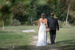 Hochzeitsfotograf Wiener Neustadt, Baden bei Wien & Umgebung Ich bin Ihr Hochzeitsfotograf in Wiener Neustadt, Baden bei Wien und der Umgebung. Mit viel Erfahrung und Liebe zum Detail halte ich die schönsten Momente Ihrer Hochzeit in authentischen, emotionalen Fotos fest. Zusätzlich können Sie im Raum Wiener Neustadt, Baden bei Wien und Umgebung eine Fotobox für Ihre Feier mieten – für noch mehr Spaß und unvergessliche Erinnerungen. Vertrauen Sie auf meine Expertise, um Ihre Hochzeitsbilder perfekt in Szene zu setzen.
