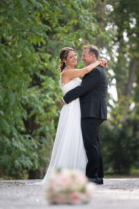 Hochzeit Schloss Schönau, Hochzeitsfotograf Wiener Neustadt, Baden bei Wien & Umgebung Ich bin Ihr Hochzeitsfotograf in Wiener Neustadt, Baden bei Wien und der Umgebung. Mit viel Erfahrung und Liebe zum Detail halte ich die schönsten Momente Ihrer Hochzeit in authentischen, emotionalen Fotos fest. Zusätzlich können Sie im Raum Wiener Neustadt, Baden bei Wien und Umgebung eine Fotobox für Ihre Feier mieten – für noch mehr Spaß und unvergessliche Erinnerungen. Vertrauen Sie auf meine Expertise, um Ihre Hochzeitsbilder perfekt in Szene zu setzen.