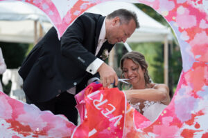 Hochzeitsfotograf Wiener Neustadt, Baden bei Wien & Umgebung Ich bin Ihr Hochzeitsfotograf in Wiener Neustadt, Baden bei Wien und der Umgebung. Mit viel Erfahrung und Liebe zum Detail halte ich die schönsten Momente Ihrer Hochzeit in authentischen, emotionalen Fotos fest. Zusätzlich können Sie im Raum Wiener Neustadt, Baden bei Wien und Umgebung eine Fotobox für Ihre Feier mieten – für noch mehr Spaß und unvergessliche Erinnerungen. Vertrauen Sie auf meine Expertise, um Ihre Hochzeitsbilder perfekt in Szene zu setzen.